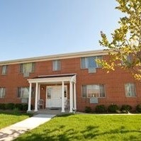Sunny day at Lincoln apartment building